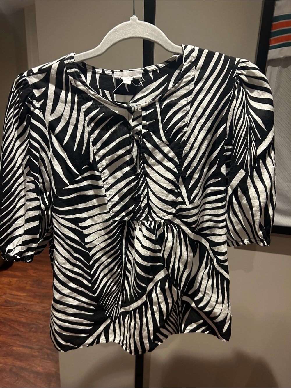 Panama Jack Black and White Zebra-Print Puff Sleeve Blouse